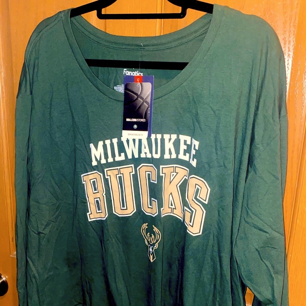 NWT 3xl Milwaukee Bucks Long Sleeve Shirt